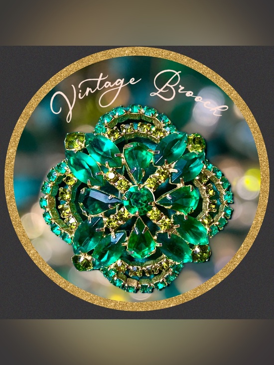 Jewelry - Vintage Emerald Green Crystal Floral Brooch